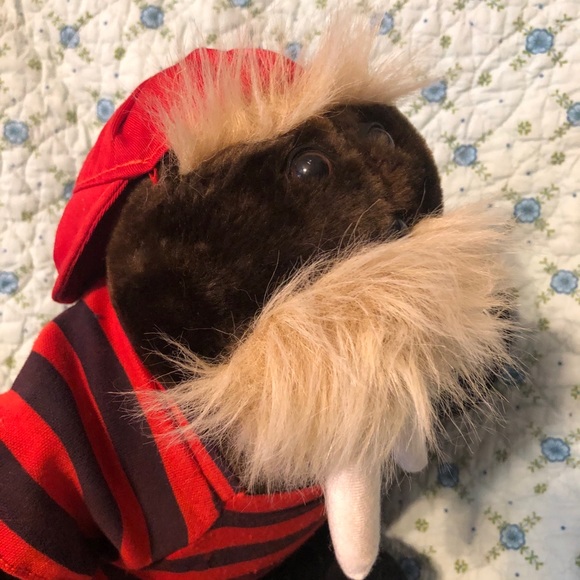 SOLD! Vintage Double Toe Wally Skating Walrus - Picture 3 of 12